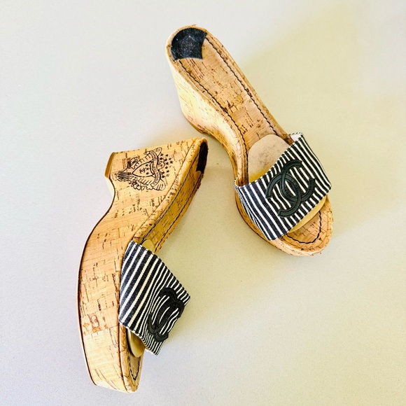 CHANEL Black White Stripe Canvas CC Logo Tan Beige Cork Wedge Sandal Slides 37.5 - Picture 7 of 16